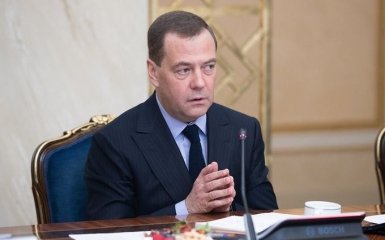 Медведєв закликає використати проти України ядерну зброю