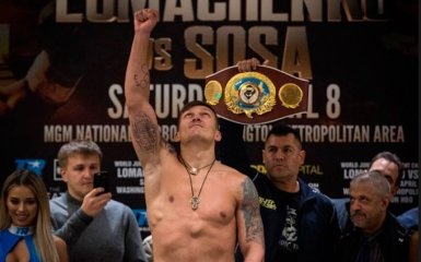 Усик победил американского боксера на весах: появилось видео