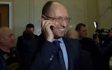 Яценюка провожают в отставку веселой песней: появилось видео