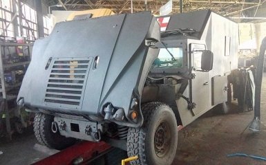 Боевики обстреляли авто медиков на Светлодарской дуге: появились фото