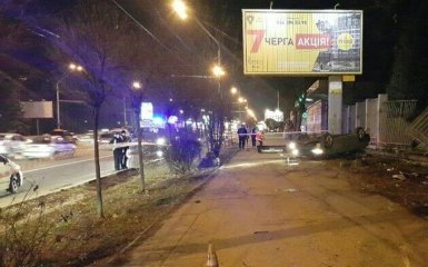 В Киеве спортивное авто "прорвалось" в зоопарк: появились фото смертельной аварии
