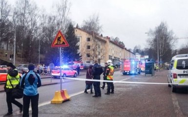В Финляндии машина врезалась в толпу людей: появились фото и видео