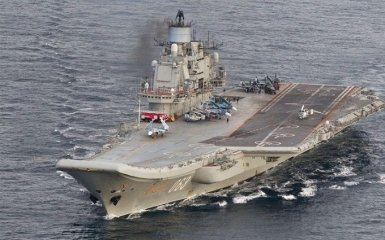 Все еще дымит: появилось новое видео с высмеянным российским кораблем