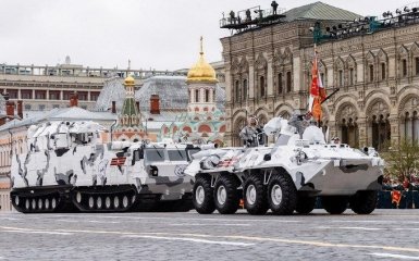 Путін похвалився новими "Термінаторами" і "Тиграми" на параді в Москві: з'явилося відео