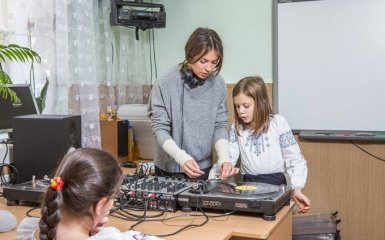 Девушка скандального нардепа взорвала сеть заявлением об украиноязычной музыке