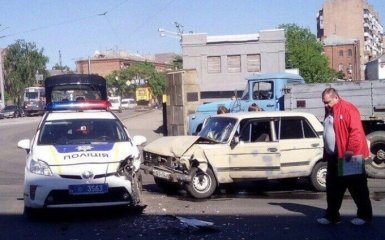 В Харькове патрульные во время погони за нарушителем совершили ДТП: появились фото
