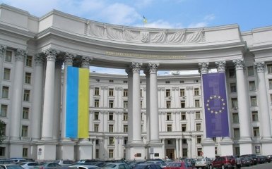 МЗС аннулировало дипломатические и служебные паспорта ряду гражданам Украины