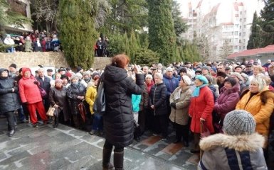 Путин, спаси от Путина: сеть насмешили фото митинга в оккупированном Крыму