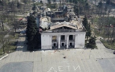 Destruction of the drama theater in Mariupol. An archival video of the first minutes after the impact has been released