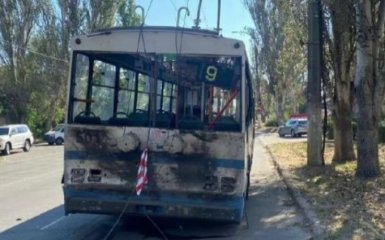 Російські війська обстріляли тролейбус у Херсоні. Загинув сержант поліції