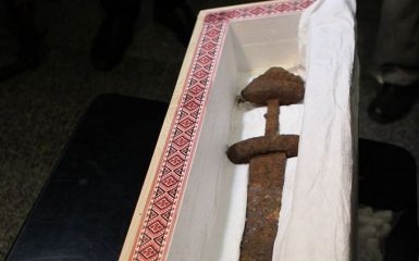 В Украину вернули древний меч эпохи викингов: опубликованы фото