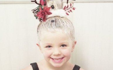Тато створює для дочки приголомшливі різдвяні зачіски: яскраві фото