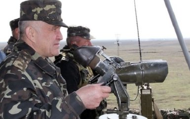 Порошенко звільнив командувача Сухопутними військами ЗСУ