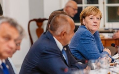 Меркель зустрілася з Лавровим, щоб обговорити Україну