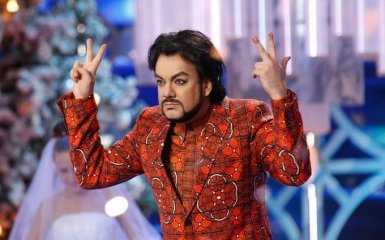 Эстафета тапок Пугачевой: Киркоров взорвал сеть причудливым видео