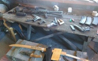 У Дніпрі затримали колишнього волонтера, який торгував зброєю із зони АТО