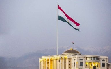 У Таджикистані припинили друк улюбленої газети Путіна