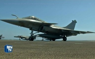 Появилось видео с фрацузского авианосца, который бьет по ИГИЛ