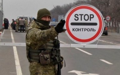 У Зеленського закликали послабити штрафи жителям ОРДЛО за виїзд через Росію