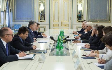 Порошенко напомнил Германии и Франции о важности санкций против России