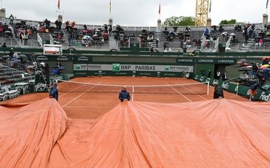 На Roland Garros впервые за 16 лет отменены все матчи
