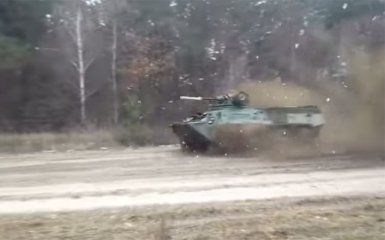 Військові провели тест-драйв нового українського бронетранспортера: з'явилося відео