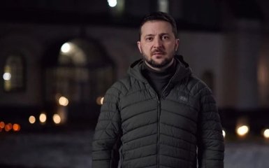 Зеленский поздравил украинцев с Новым годом — видео