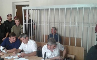 Єфремова в суді посадили за ґрати: з'явилися фото