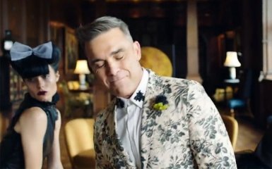 Флаг Украины и смех над россиянами: клип Робби Уильямса стал хитом соцсетей