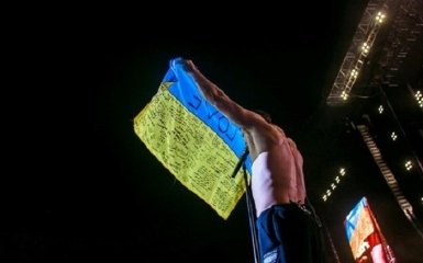 Соліст Imagine Dragons вийшов на сцену з прапором України