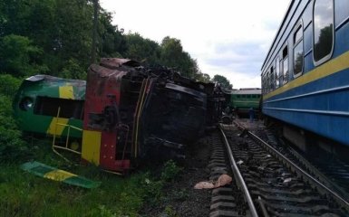 Зіткнення поїздів на Хмельниччині: рятувальники розповіли про причини