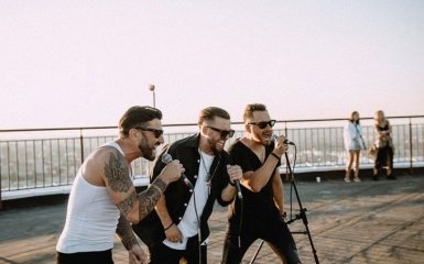 Украинские певцы поддержали воинов Украины и белорусов мощной песней "Героям"