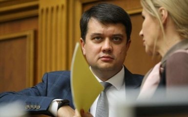 Курьезы в Раде: спикер Разумков пошутил над нардепом от фракции Порошенко