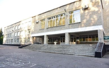 Детей эвакуировали из школы в бомбоубежище из-за обстрела Марьинки боевиками