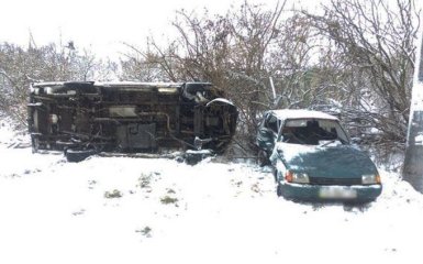 У Чернігівській області перекинувся автобус з дітьми, є постраждалі: з'явилися фото