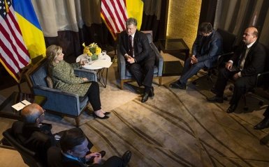 Зустріч Порошенка з Клінтонами: з'явилися фото і подробиці