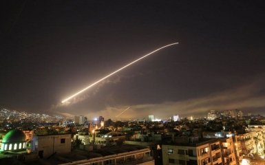 Мощный ракетный удар по Сирии: появились зрелищные фото последствий