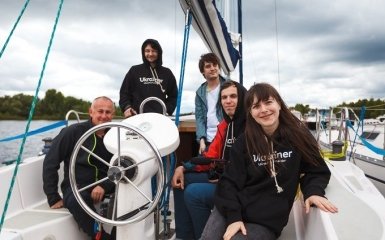 Команда Ukraїner отправилась в экспедицию под парусами