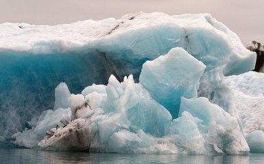 В Антарктиде вблизи украинской станции откололся огромный кусок ледника
