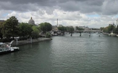Из-за сильных дождей в Париже Сена вышла из берегов