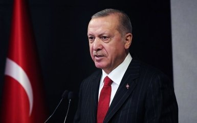 Во Франции показали карикатуру на Эрдогана "ниже пояса". Турция начала угрожать Парижу