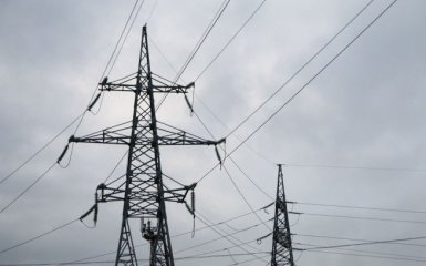 Из-за непогоды 146 населенных пунктов в Украине остались без электричества