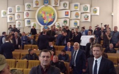 Бойцы АТО и депутаты чуть не подрались на Николаевщине: появились видео