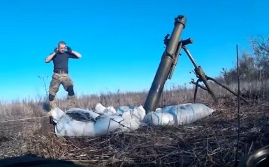 Бойцы Яроша показали, как стреляет украинский миномет: появилось яркое видео