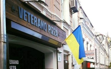 Инцидент с флагом Украины в Киеве вызвал гнев в соцсетях