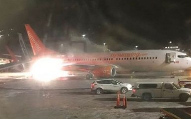 В аэропорту Канады произошла серьезная авария: появилось видео с горящим самолетом