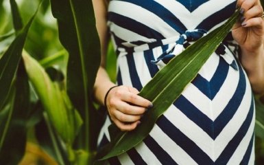 Вчені відповіли, чи може жінка завагітніти одночасно від різних чоловіків