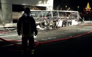 Страшна аварія в Італії: з'явилося відео з місця подій