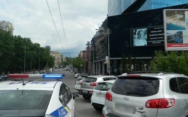 Киевлянин героически задержал грабителя, сорвавшего цепочку с женщины: появились фото и видео