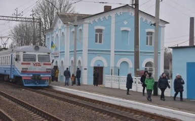 Перший поїзд вирушив: на Донбасі відновили залізничне сполучення